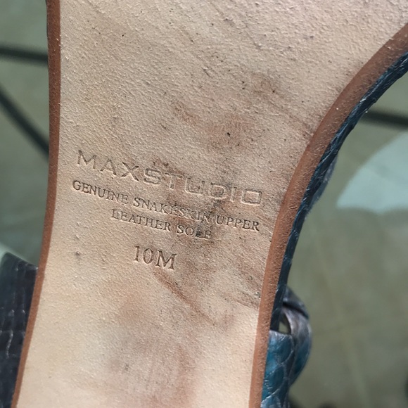 MAX STUDIO t-strap, metallic, pewter snake skin,heels size 10, stacked heels - Picture 5 of 5